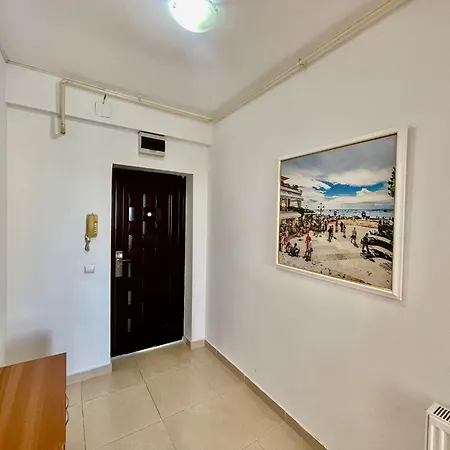 Summerland Apartment *