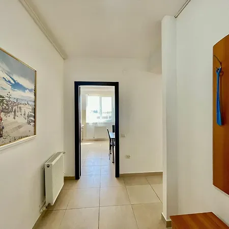 Summerland Apartment *