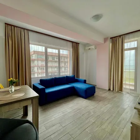 Summerland Apartment *